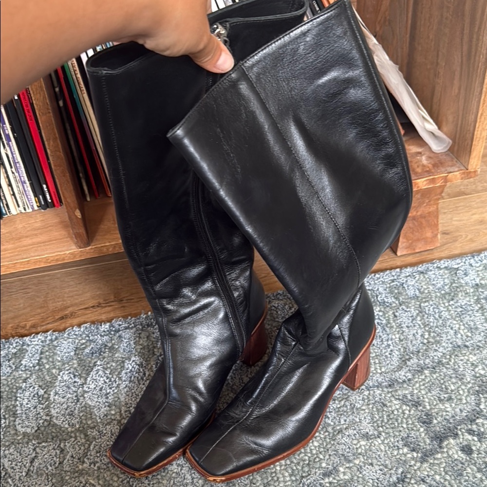 ALOHAS Black Heeled Boots Sleek Leather Design